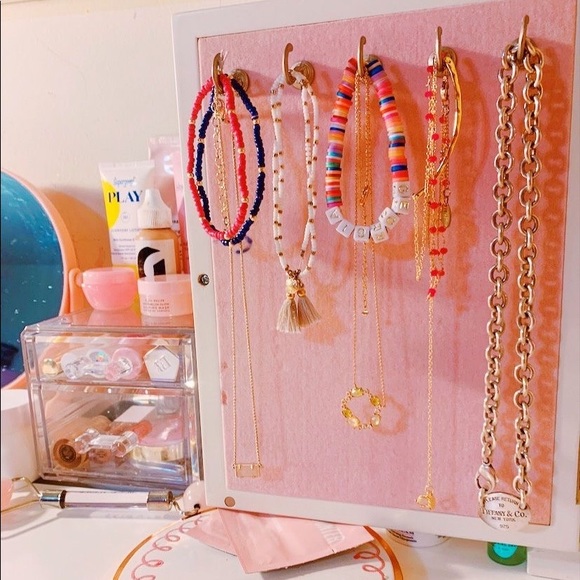 Meet your posher , Eva 🌴 - Picture 5 of 5